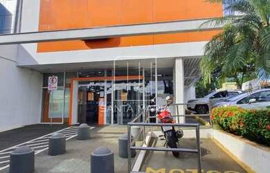 Imagem: O depósito possui 5 Vagas na garagem e 385m² de Área e está