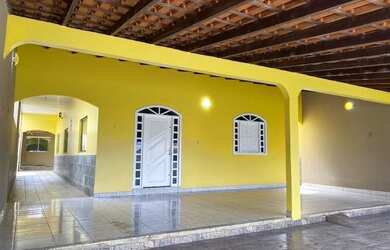 Imagem: A casa possui 5 Dormitórios, 3 Banheiros, 3 Vagas na garagem