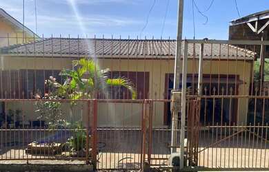 Imagem: A casa possui 3 Dormitórios, 1 Banheiro, 145m² de Área e