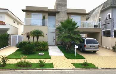 Imagem: A casa em condomínio possui 4 Dormitórios, 5 Banheiros, 4