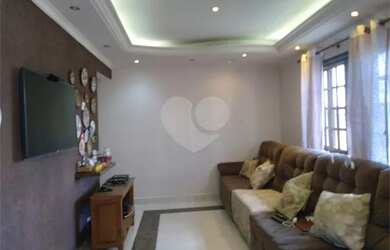 Imagem: A casa possui 3 Dormitórios, 3 Banheiros, 4 Vagas na garagem