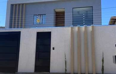 Imagem: A casa possui 3 Dormitórios, 4 Banheiros, 3 Vagas na garagem