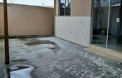 Imagem: A casa possui 1 Dormitório, 1 Banheiro, 1 Vaga na garagem