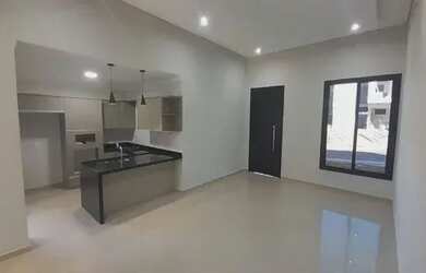 Imagem: A casa possui 2 Dormitórios, 1 Banheiro, 1 Vaga na garagem