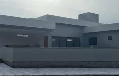 Imagem: A casa possui 3 Dormitórios, 4 Banheiros, 2 Vagas na garagem