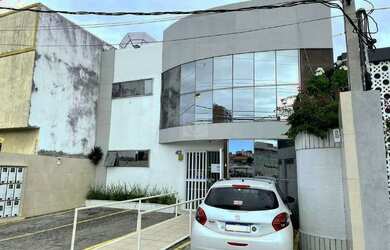 Imagem: O depósito possui 3 Vagas na garagem, 368m² de Área e está