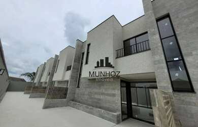 Imagem: A casa possui 3 Dormitórios, 2 Banheiros, 2 Vagas na garagem