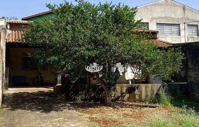 Imagem: A casa possui 2 Dormitórios, 1 Banheiro, 1 Vaga na garagem