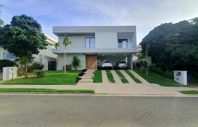 Imagem: A casa em condomínio possui 4 Dormitórios, 5 Banheiros, 4