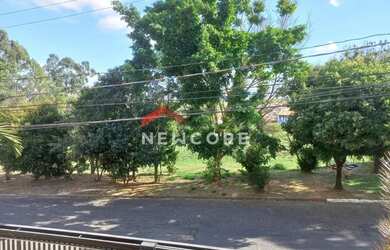 Imagem: A casa possui 3 Dormitórios, 3 Banheiros, 5 Vagas na garagem