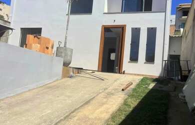 Imagem: A casa possui 3 Dormitórios, 5 Banheiros, 4 Vagas na garagem
