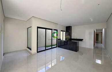 Imagem: A casa possui 3 Dormitórios, 2 Banheiros, 2 Vagas na garagem