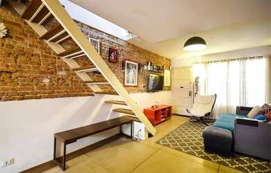 Imagem: A casa possui 2 Dormitórios, 2 Banheiros, 1 Vaga na garagem