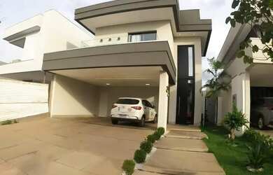 Imagem: A casa possui 4 Dormitórios, 5 Banheiros, 2 Vagas na garagem