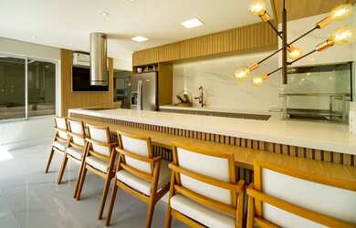 Imagem: A casa em condomínio possui 4 Dormitórios, 5 Banheiros, 5