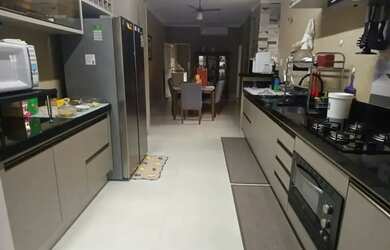 Imagem: A casa possui 3 Dormitórios, 4 Banheiros, 4 Vagas na garagem