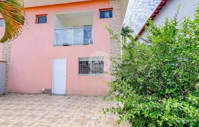 Imagem: A casa possui 3 Dormitórios, 3 Banheiros, 2 Vagas na garagem