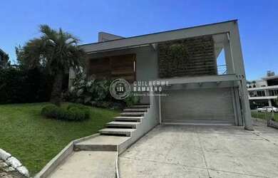 Imagem: A casa em condomínio possui 4 Dormitórios, 5 Banheiros, 3