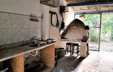 Imagem: A fazenda possui 290m² de Área e está localizado em Pompéia