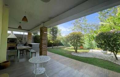 Imagem: A casa em condomínio possui 4 Dormitórios, 4 Banheiros, 4