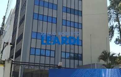 Imagem: O depósito possui 5 Vagas na garagem, 6.200m² de Área e