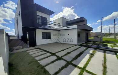 Imagem: A casa em condomínio possui 3 Dormitórios, 2 Banheiros, 3