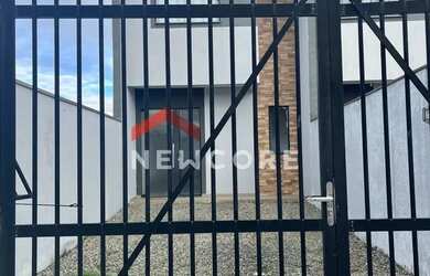 Imagem: A casa possui 2 Dormitórios, 2 Banheiros, 1 Vaga na garagem