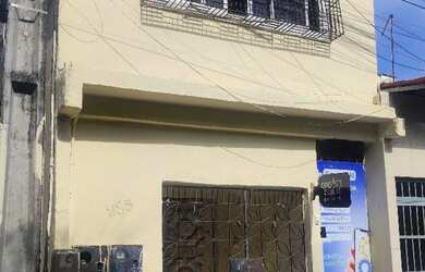 Imagem: A casa possui 5 Dormitórios, 3 Banheiros e está localizado