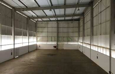 Imagem: O depósito possui 5 Vagas na garagem e 1129m² de Área e está