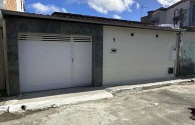 Imagem: A casa possui 2 Dormitórios, 2 Banheiros, 1 Vaga na garagem