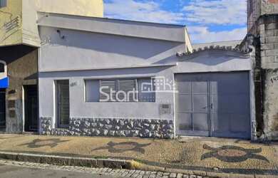 Imagem: A casa possui 3 Dormitórios, 1 Banheiro, 5 Vagas na garagem