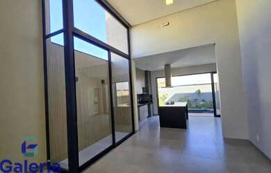 Imagem: A casa em condomínio possui 3 Dormitórios, 3 Banheiros, 4