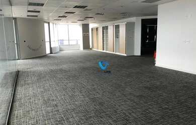 Imagem: O depósito possui 5 Vagas na garagem e 380m² de Área e está