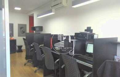 Imagem: O depósito possui 1 Vaga na garagem e 48m² de Área e está