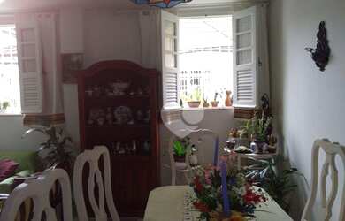 Imagem: A casa possui 4 Dormitórios, 2 Banheiros, 2 Vagas na garagem