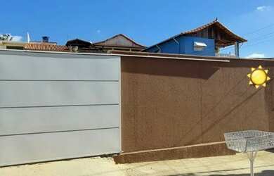 Imagem: A casa possui 2 Dormitórios, 1 Banheiro, 5 Vagas na garagem