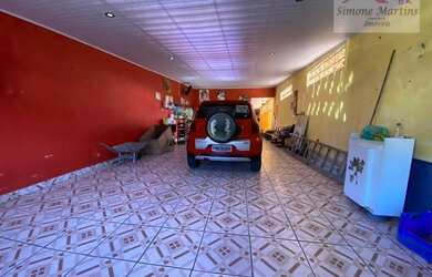 Imagem: A casa possui 3 Dormitórios, 2 Banheiros, 4 Vagas na garagem