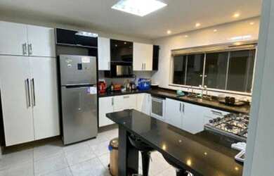 Imagem: A casa em condomínio possui 3 Dormitórios, 4 Banheiros, 2