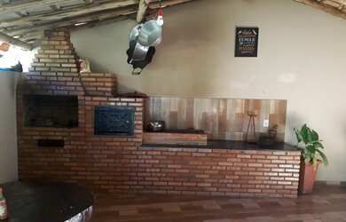 Imagem: A chácara possui Churrasqueira, Varanda e está localizado