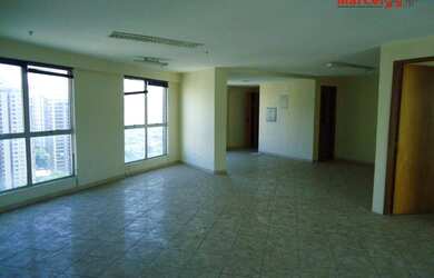 Imagem: O depósito possui 1 Vaga na garagem e 86m² de Área e está