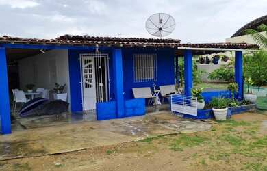 Imagem: A casa possui 2 Dormitórios, 2 Banheiros, 4 Vagas na garagem