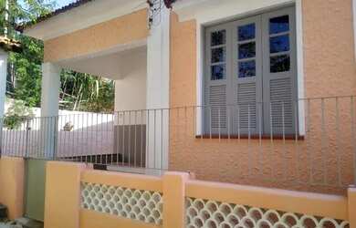 Imagem: A casa possui 2 Dormitórios, 1 Banheiro, 1 Vaga na garagem