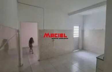 Imagem: A casa possui 2 Dormitórios, 1 Banheiro, 2 Vagas na garagem