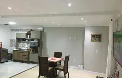 Imagem: A casa possui 2 Dormitórios, 1 Banheiro, 1 Vaga na garagem