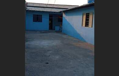 Imagem: A casa possui 2 Dormitórios, 2 Banheiros, 1 Vaga na garagem