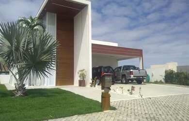 Imagem: A casa possui 4 Dormitórios, 5 Banheiros, 4 Vagas na garagem