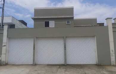 Imagem: A casa possui 2 Dormitórios, 2 Vagas na garagem e está localizado