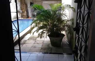 Imagem: A casa possui 3 Dormitórios, 2 Vagas na garagem e está localizado