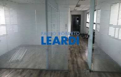 Imagem: O depósito possui 1 Vaga na garagem, 47m² de Área e está