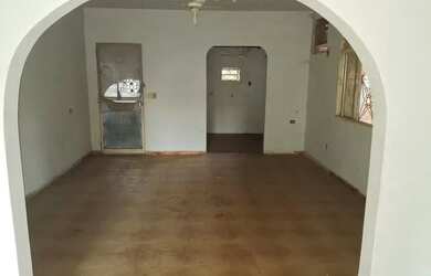 Imagem: A casa possui 5 Dormitórios, 3 Banheiros, 4 Vagas na garagem